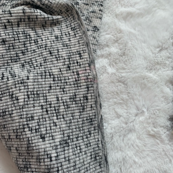 GUESS sweater dress - Picture 5 of 5